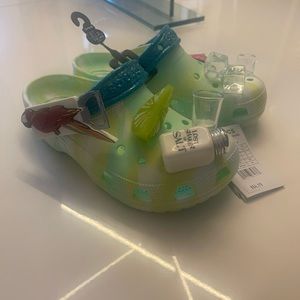 Margaritaville CROCS Size 7W/5M.